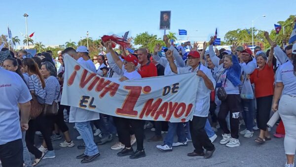 Un mar de convicción: la crónica de una plaza en pie