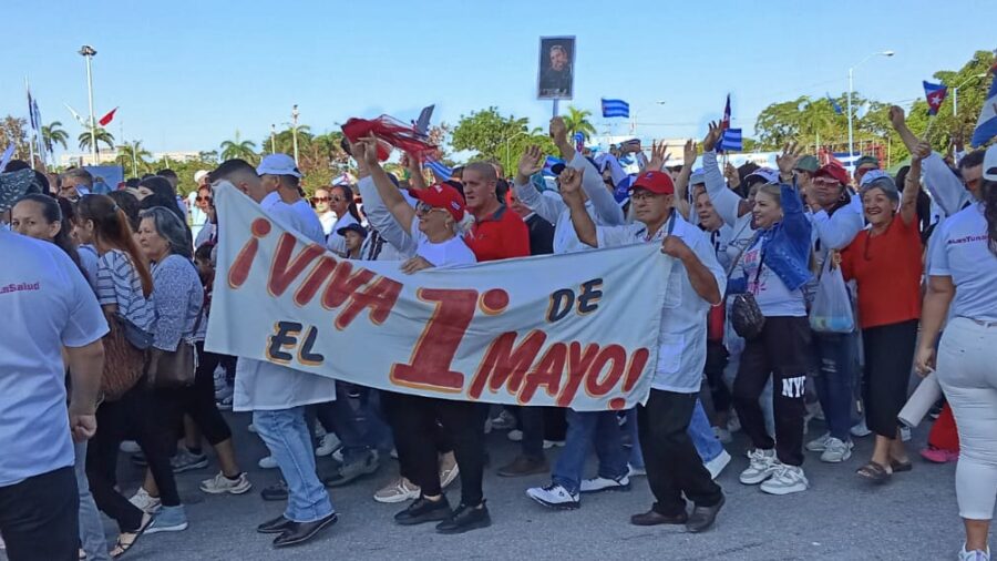 Un mar de convicción: la crónica de una plaza en pie