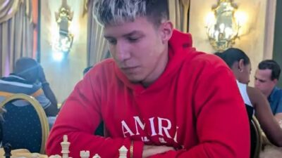 Ibrain Fernández celebra su primer triunfo en el Capablanca