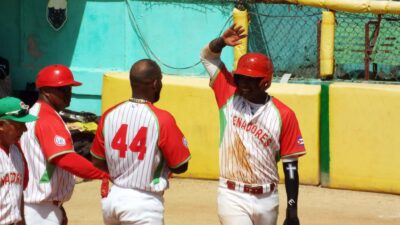 Los Leñadores reviven y se colocan a un triunfo de la final