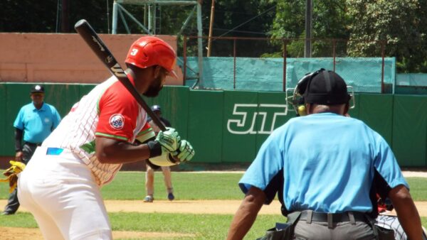 Los Leñadores vuelven a caer ante los Cachorros y la semifinal se empata