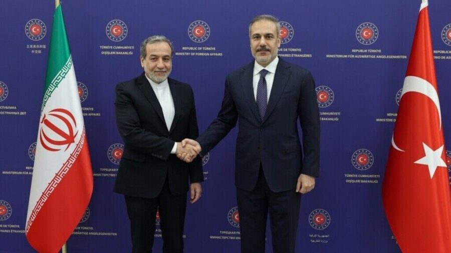 Türkiye e Irán examinan estado de negociaciones con Washington
