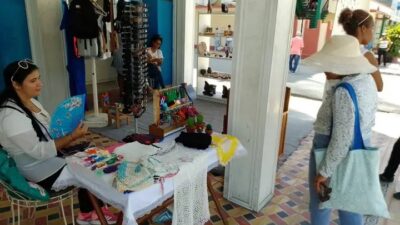 Desarrollan Feria Arte para Papá