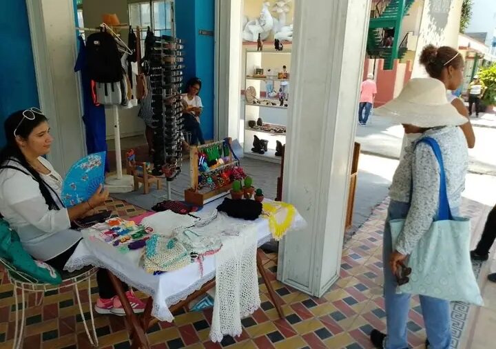 Desarrollan Feria Arte para Papá