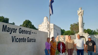 Las Tunas rinde homenaje al Mayor General Vicente García en el Día de los Padres