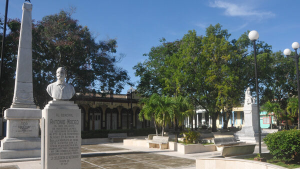 Un parque de Las Tunas, homenaje cotidiano al Titán de Bronce