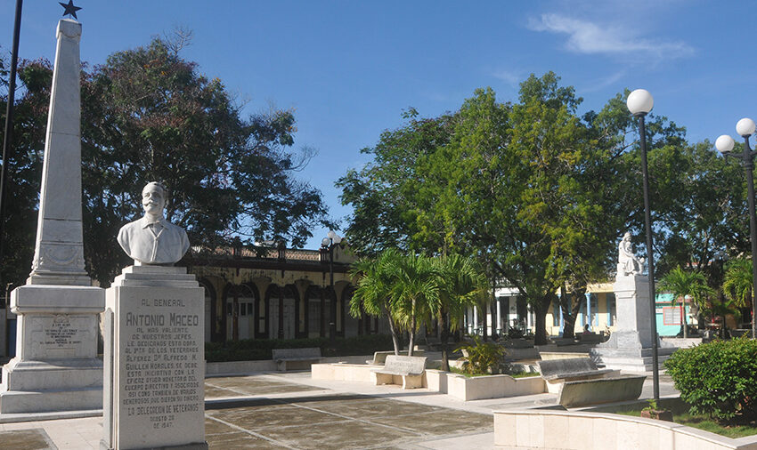 Un parque de Las Tunas, homenaje cotidiano al Titán de Bronce