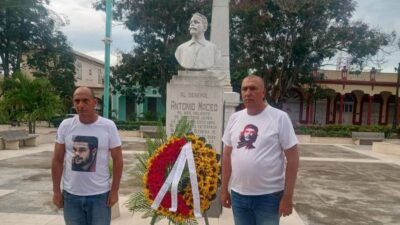 Homenaje de los tuneros al Titán de Bronce y al Guerrillero Heroico