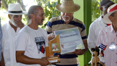 Poeta de Pinar del Río se alza con el premio del Concurso nacional de improvisación Justo Vega