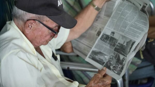 Celebra su 48 aniversario periódico 26