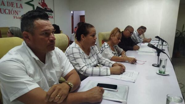 Pleno del Partido evalúa resultados y retos del sector educacional