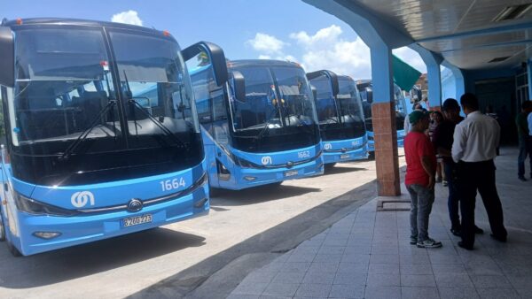 Las Tunas mejora con ómnibus nuevos su servicio nacional de transportación de pasajeros
