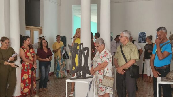 Epifanías del arte cubano en Las Tunas: Alberto Lescay y la luz de una obra monumental
