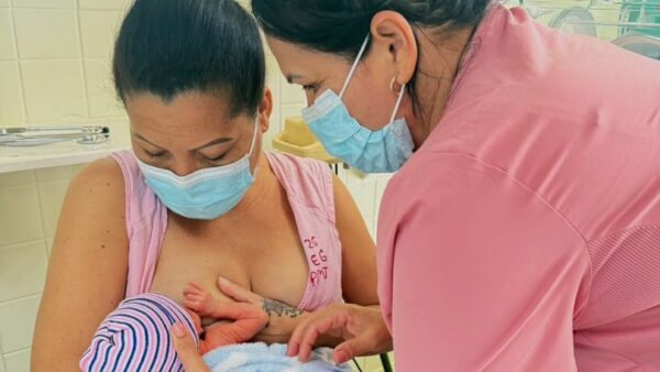 Promueven en espacios asistenciales neonatales práctica de Lactancia materna