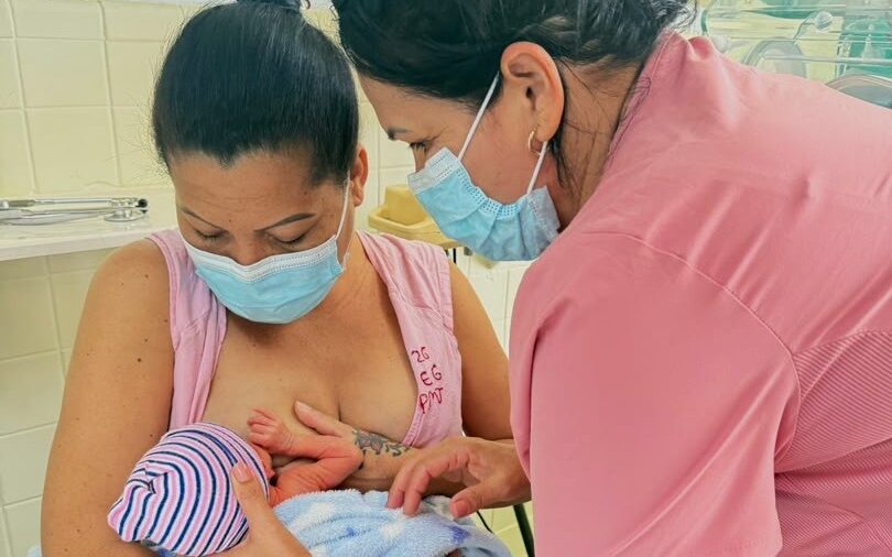 Promueven en espacios asistenciales neonatales práctica de Lactancia materna