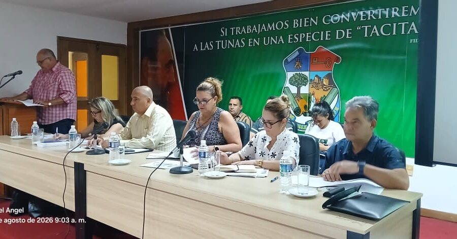 Constata Ministra aseguramientos del curso escolar en Las Tunas