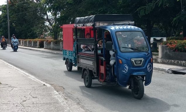 Triciclos eléctricos refuerzan la movilidad en Las Tunas