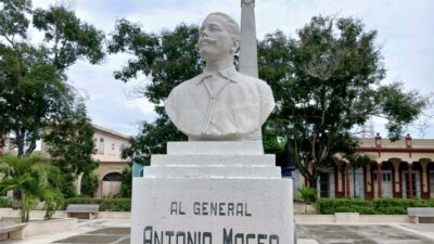 Restituyen busto del Titán de Bronce en el parque Maceo de Las Tunas