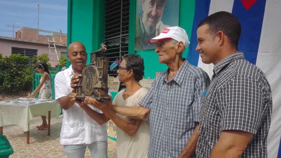 Premio cederista que renueva a Jorge Marcial y Ramona Martes