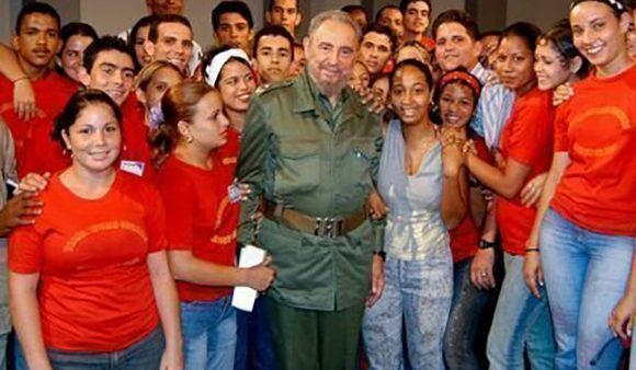De cumpleaños, los "médicos del alma" de Fidel