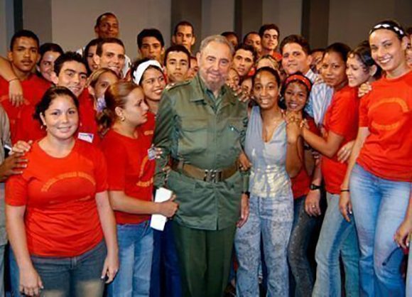 De cumpleaños, los "médicos del alma" de Fidel