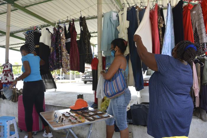 La venta de garaje se regula y actualiza, pero no desaparece