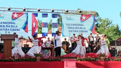 Gala por el Día de la Cultura Cubana en la Plaza del Himno de Bayamo