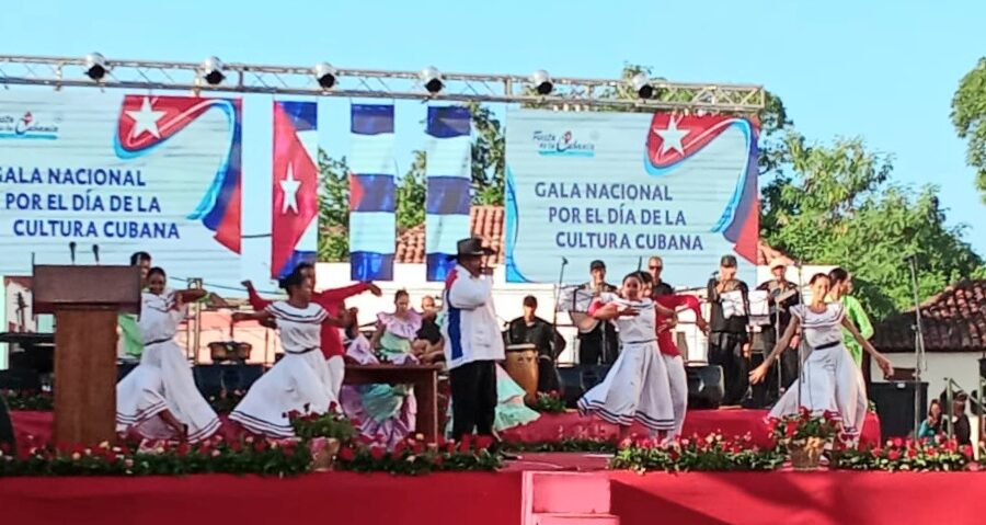 Gala por el Día de la Cultura Cubana en la Plaza del Himno de Bayamo