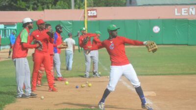 Antes del debut: Los Leñadores renuevan su pitcheo y ajustan su ofensiva