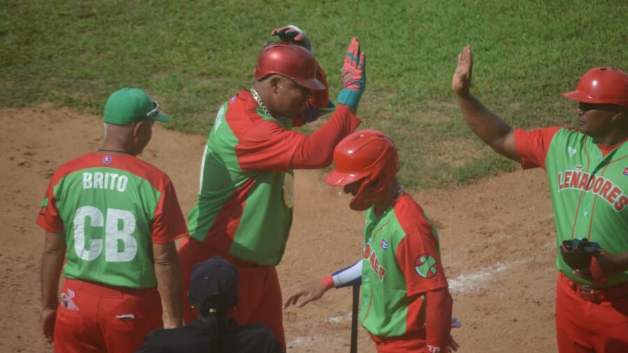 Primera victoria de los Leñadores en la Serie Nacional 65
