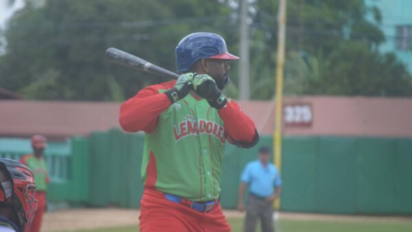 Henry Quintero lidera ofensiva y Las Tunas doblega a Camagüey en duelo de lluvia y batazos