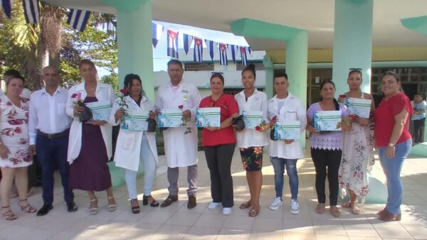 Agasajo en la Clínica 3 de Octubre de Las Tunas en el Día Mundial de la Odontología