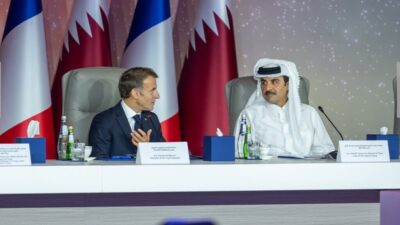 Líderes de Qatar y Francia reclaman libertad de navegación en Ormuz