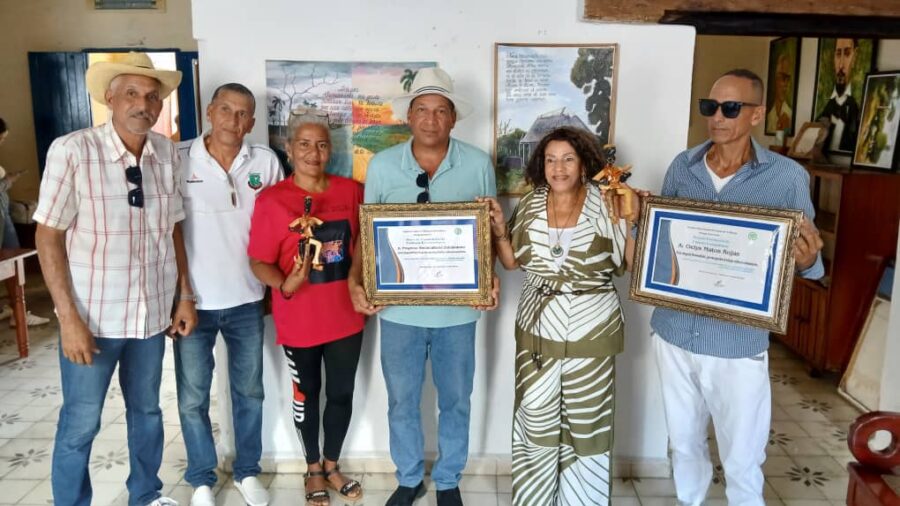 Entregan Premio Provincial de Cultura Comunitaria