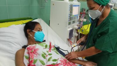 Profesionales de Enfermería sostienen la atención a pacientes renales en hospital de Puerto Padre