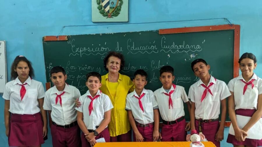 Valentina, fiel a la profesión de maestra primaria